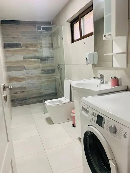 Well-Equipped Apartment In Top Location Of Тирана